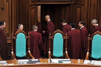 КСУ признал законной норму о снятии неприкосновенности с судей и нардепов