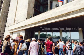 СМИ террористов молчат о митингах против войны в центре Донецка