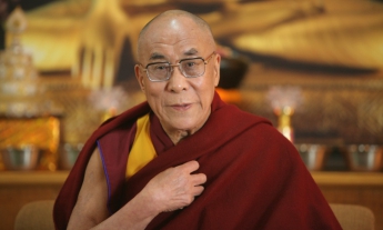 Жители Тибета празднуют день рождения Далай-ламы