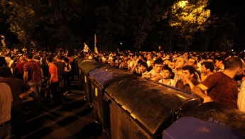 Протесты против повышения тарифов охватили пять городов Армении