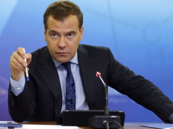 Медведев подписал постановление о продлении санкций против ЕС