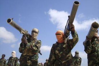 В результате нападения исламистов на базу миротворцев в Сомали погибли не менее 30 человек
