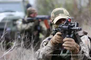 Госпогранслужба: Блокпост "Марьинка" пытались атаковать 40 боевиков