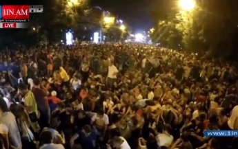 В Ереване полиция готовится разгонять демонстрантов, - онлайн-трансляция