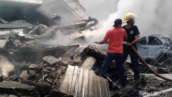 Число жертв катастрофы военно-транспортного самолета в Индонезии возросло до 140 человек