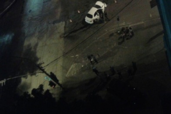 В Мариуполе пьяный военнослужащий на внедорожнике врезался в легковой автомобиль