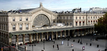 В Париже из-за угрозы взрыва из здания Лионского вокзала эвакуировали людей, - источник