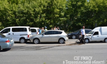 В Тернополе столкнулись пять автомобилей, один человек пострадал (фото)