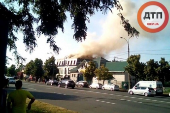В Киеве горит здание консульства Йемена