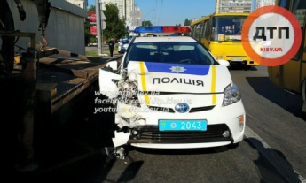 В Киеве машина полиции протаранила маршрутку (фото)