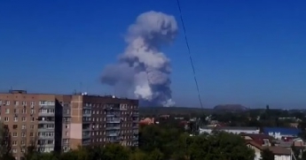 В районе аэропорта в Донецке начались обстрелы, сообщают о мощном взрыве, - соцсети