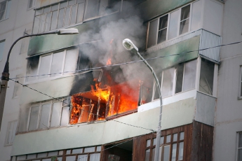 В Ужгороде из-за пожара в девятиэтажке погибли 2 человека и 5 детей госпитализированы
