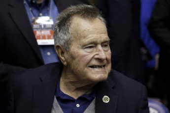 Буш-старший получил перелом шейного позвонка