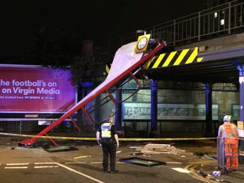 В Лондоне двухэтажный автобус врезался в мост; травмированы семь человек (фото)