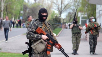 На трассе Донецк-Запорожье боевики обстреляли автомобиль, пострадали 3 человека