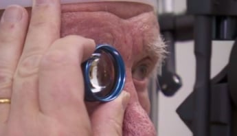 В Британии впервые проведена операция по пересадке искусственного глаза
