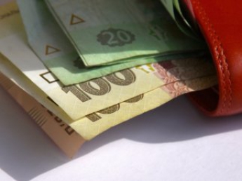 Пенсии и зарплаты украинцам индексируют на 150 гривен