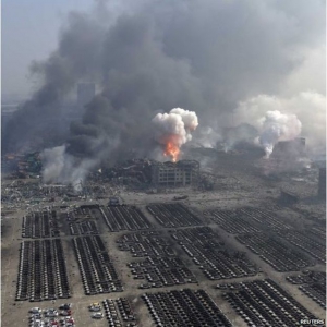 Из-под завалов взорвавшегося в Китае склада спасатели вытащили выжившего
