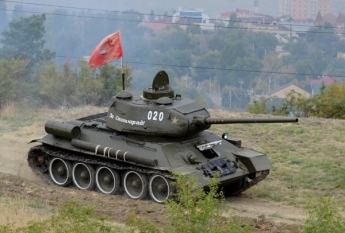 Путинским “Ночным волкам” отдали в пользование раритетный танк