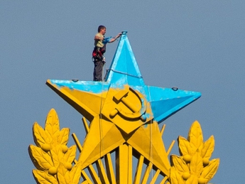 Российский руфер частично признал свою вину в покраске звезды на высотке в Москве