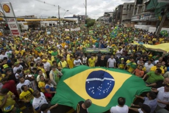 Экс-президента Бразилии обвинили в коррупции на фоне массовой безработицы