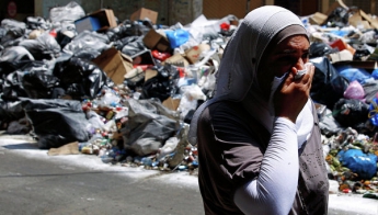 В столице Ливана тысячи протестующих вышли на площади с требованием решить проблему вывоза мусора