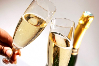 Запретив импорт виноматериалов Россия может остаться к Новому году без шампанского, - источник