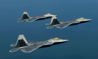 США разместят в Европе истребители F-22 (видео)