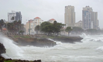 Тропический шторм "Эрика" разрушил островное государство на Карибах (фото)