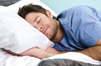 Ученые пришли к выводу, что дневной сон спасает от сердечных приступов