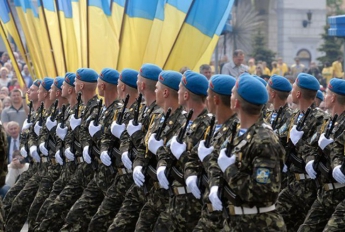 Сбрить бороды и постричься перед парадом в Киеве заставили военных