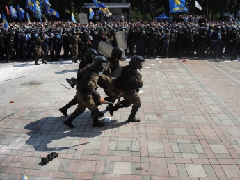 Милиция отпустила 13 участников столкновений под Радой, 18 остаются в ИВС
