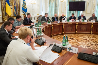 Порошенко подтвердил, что завтра пройдет заседание СНБО по санкциям против РФ