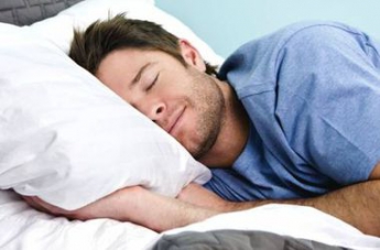 Ученые установили, что перед сном вредно говорить по мобильному