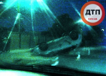Во Львове перевернулся автомобиль патрульной полиции