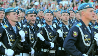 В России около 10 тыс. десантников подняты по тревоге