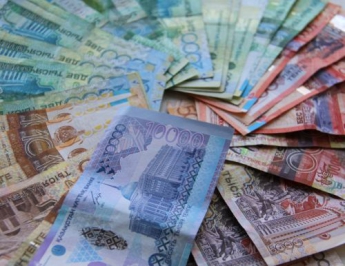 В обменниках Казахстана кончились доллары и евро из-за новой волны валютной паники