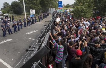 Хорватия перекрыла все дороги из Сербии из-за мигрантов
