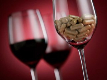 Ученые опровергли несовместимость алкоголя с антибиотиками
