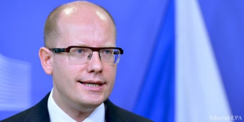Чехия согласилась с миграционными квотами ЕС на беженцев, "чтобы не развалилась Европа", - премьер