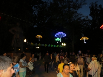 Аллея светящихся зонтиков появится в городском парке