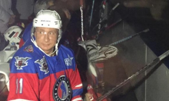 Путин в свой день рождения играет в хоккей в Сочи (фото, видео)