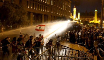 В Ливане против участников массовых беспорядков применили водометы и слезоточивый газ