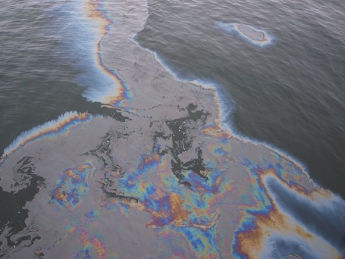 У берегов Севастополя произошел разлив нефти