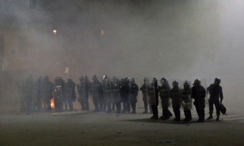 Полиция Косово применила слезоточивый газ для разгона демонстрации (фото)