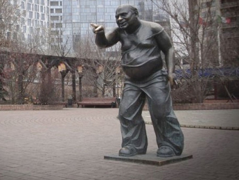В Москве памятник актеру Евгению Леонову распилили и сдали в металлолом