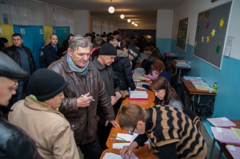 В Запорожской области на выборах зафиксировали «вбрасывание»