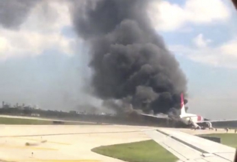 Во Флориде загорелся самолет с пассажирами (видео)
