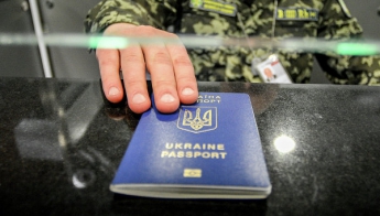 Украинцам отменили льготный режим пребывания в РФ