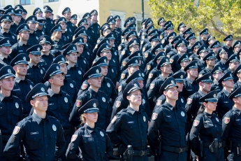 Аваков: После вступления в силу закона о Нацполиции часть милиционеров станут врио и пройдут переаттестацию